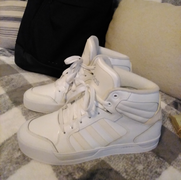 Mens Adidas Raleigh Mid Sneakers - Picture 2 of 5